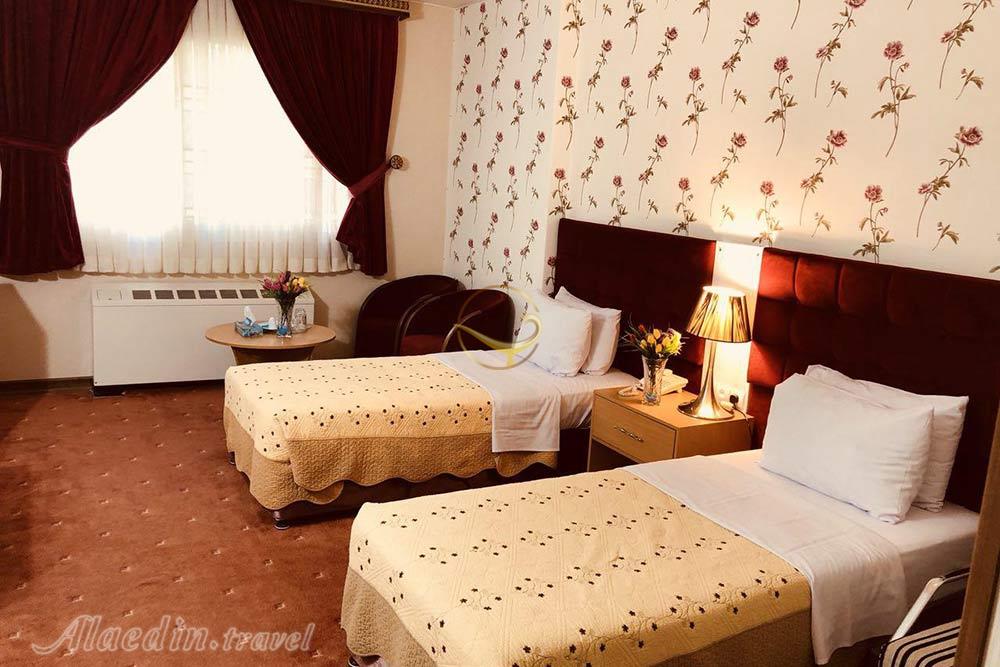 اتاق دو تخته تویین هتل سه ستاره ایران تهران | علاءالدین تراول