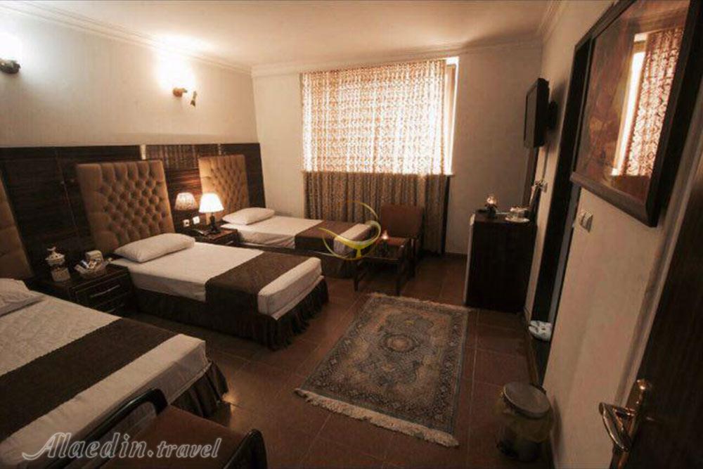 سوئیت سه نفره هتل  مرکزی ایران تهران | علاءالدین تراول