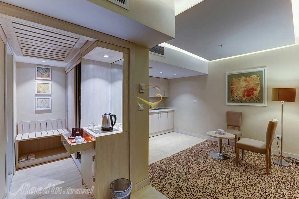 آشپزخانه هتل 4 ستاره پارسیان انقلاب تهران | علاءالدین تراول