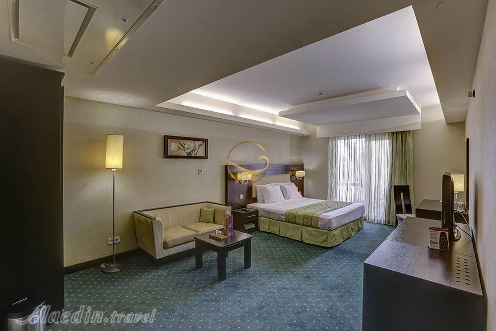 سوئیت رویال دو نفره هتل 4 ستاره پارسیان اوین تهران | علاءالدین تراول