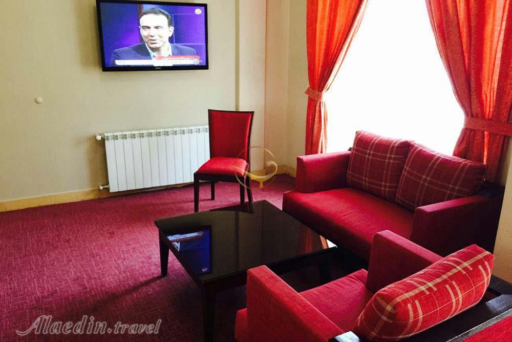 سوئیت سه نفره هتل پاسارگاد تهران | علاءالدین تراول