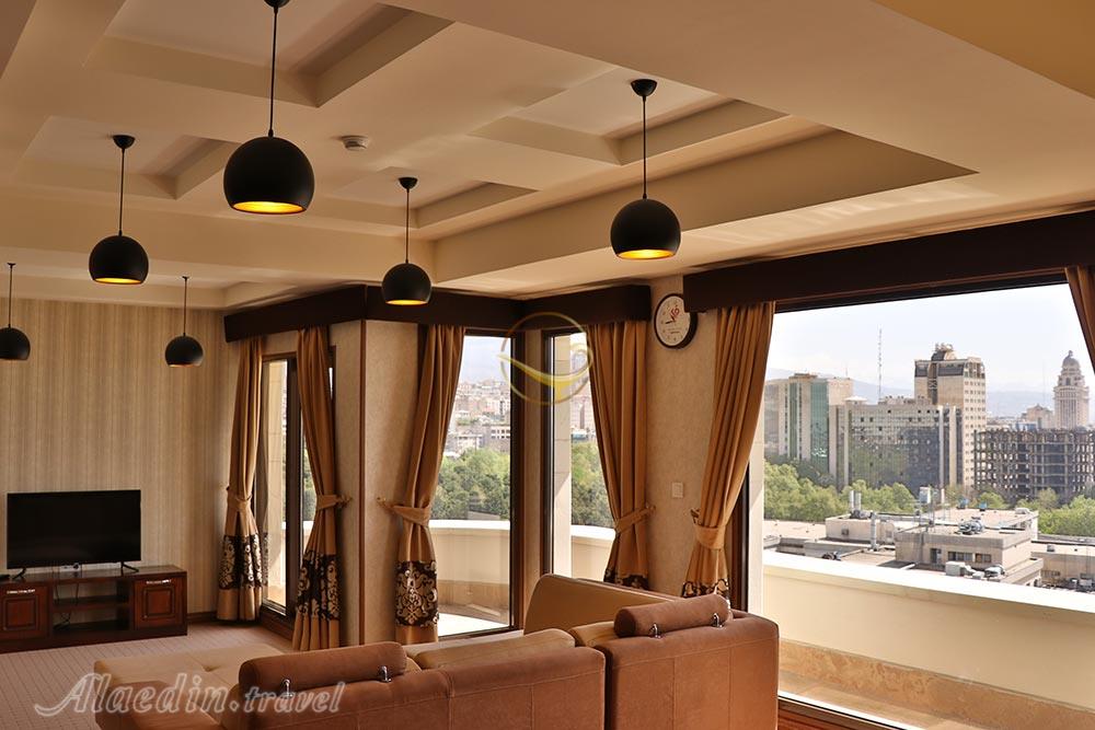 فضای نشیمن هتل قلب رجایی تهران | علاءالدین تراول