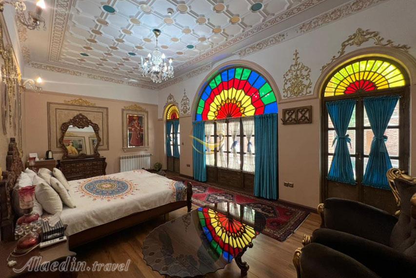 بوتیک هتل رزاز تهران | علاءالدین تراول