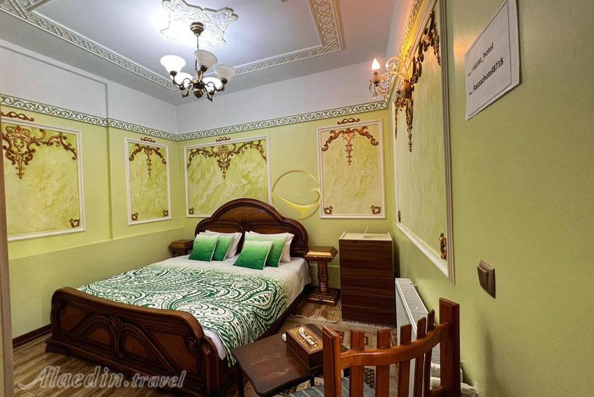 بوتیک هتل رزاز تهران | علاءالدین تراول