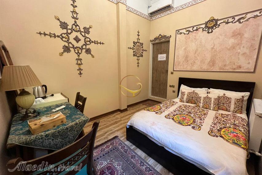 بوتیک هتل رزاز تهران | علاءالدین تراول