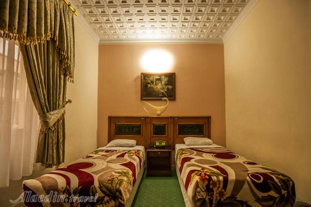 اتاق دوتخته توئین هتل سعدی تهران | علاءالدین تراول