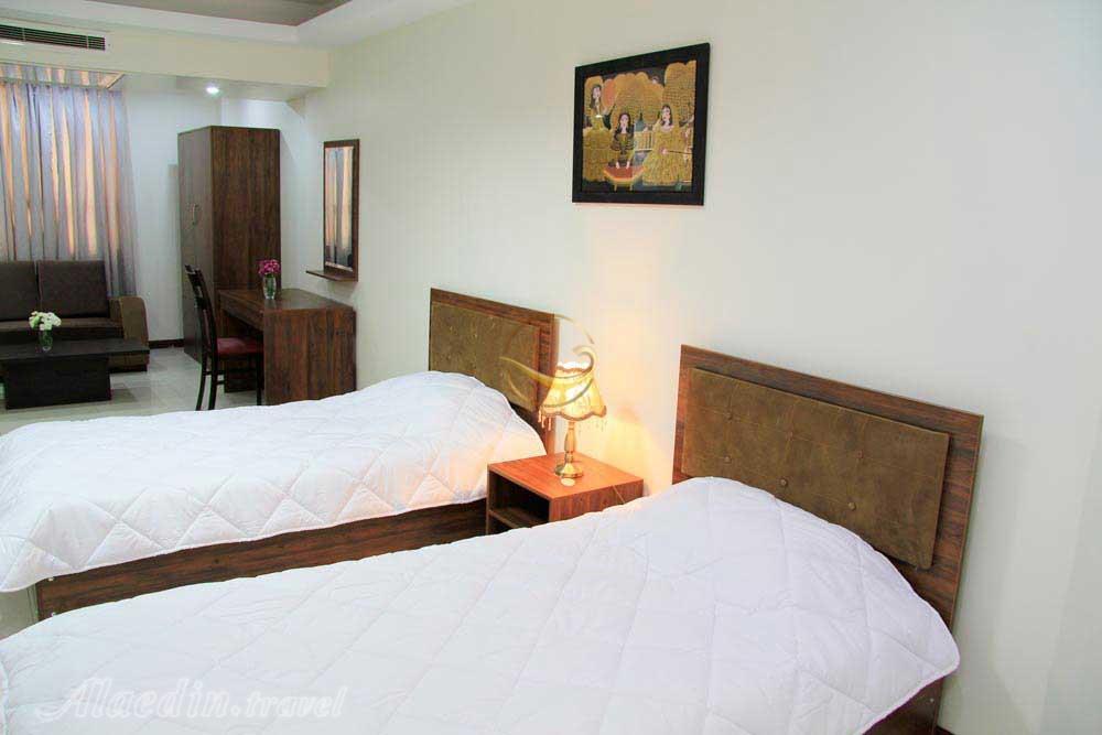 اتاق دو تخته مهمانکده 3 ستاره جاده ابریشم تهران | علاءالدین تراول