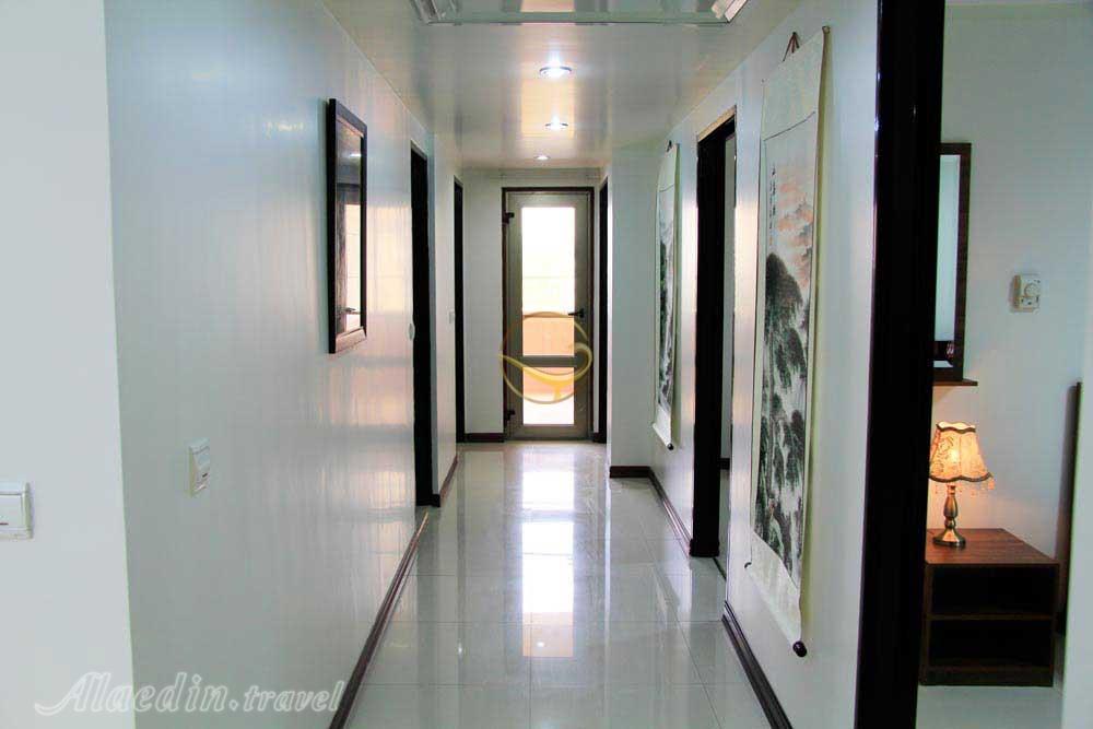 راهروی سوئیت مهمانکده 3 ستاره جاده ابریشم تهران | علاءالدین تراول
