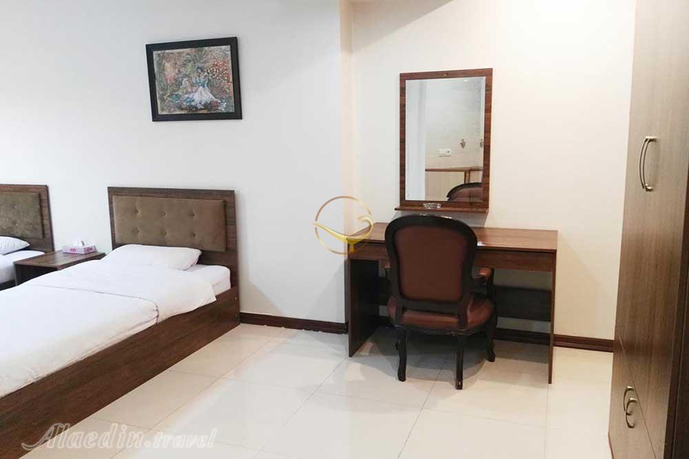 اتاق سه تخته مهمانکده 3 ستاره جاده ابریشم تهران | علاءالدین تراول