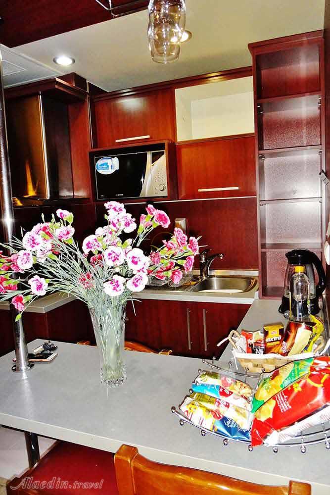 آشپزخانه هتل آپارتمان 3 ستاره تاوریژ تهران | علاءالدین تراول