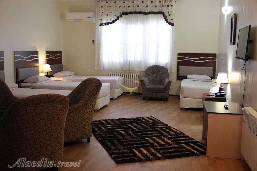 اتاق چهار تخته هتل 3 ستاره ورزش تهران | علاءالدین تراول