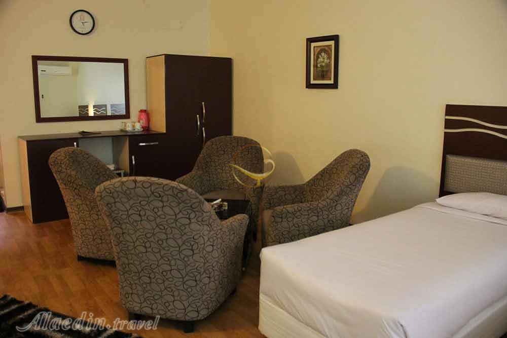 سوئیت بزرگ پنج نفره هتل 3 ستاره ورزش تهران | علاءالدین تراول