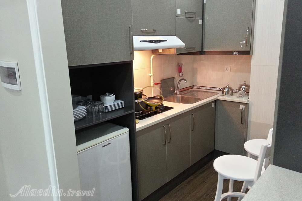 آشپزخانه هتل آپارتمان 4 ستاره بهار ارومیه | علاءالدین تراول