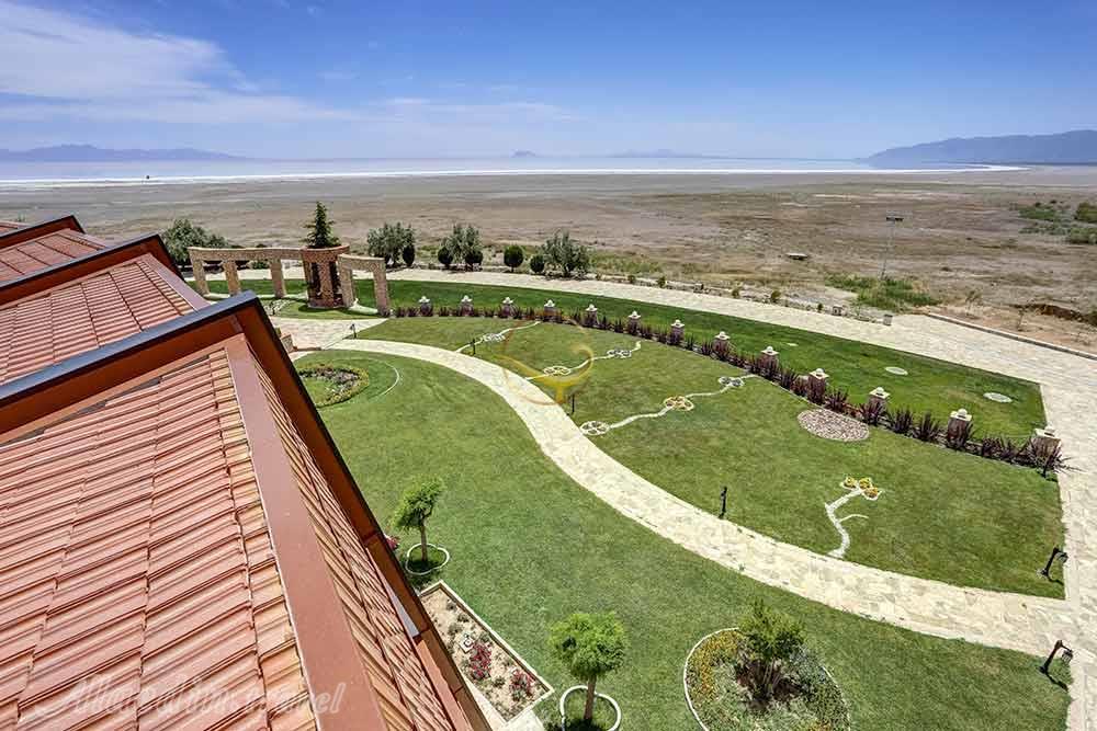 محوطه هتل 5 ستاره دنیز (باری) ارومیه | علاءالدین تراول