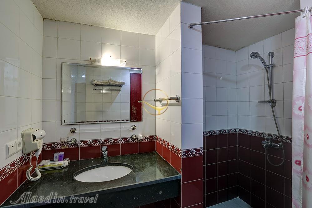 سرویس بهداشتی اتاق دو تخته  هتل 4 ستاره جهانگردی ارومیه | علاءالدین تراول