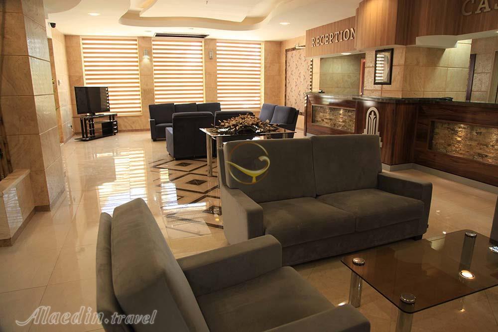 لابی هتل ۴ ستاره پارسیان آزادی یاسوج | علاءالدین تراول