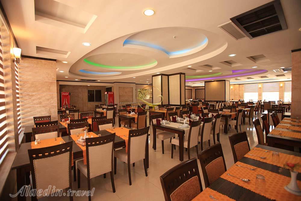 رستوران هتل ۴ ستاره پارسیان آزادی یاسوج | علاءالدین تراول