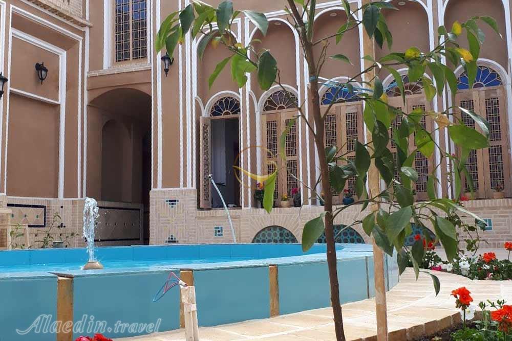 اقامتگاه آلما در یزد | علاءالدین تراول