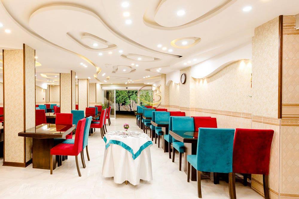 تالار پذیرایی هتل سه ستاره الزهرا یزد | علاءالدین تراول