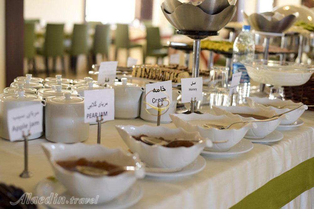 میز سلف صبحانه هتل 4 ستاره ارگ جدید یزد | علاءالدین تراول