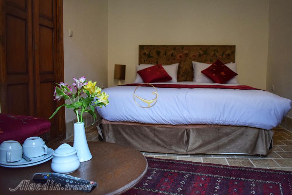 هتل هومان یزد | علاءالدین تراول