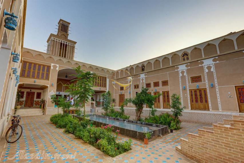 بوتیک هتل مالمیر یزد | علاءالدین تراول