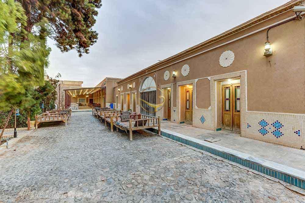 رستوران سنتی هتل باغ 4 ستاره مشیرالممالک یزد | علاءالدین تراول