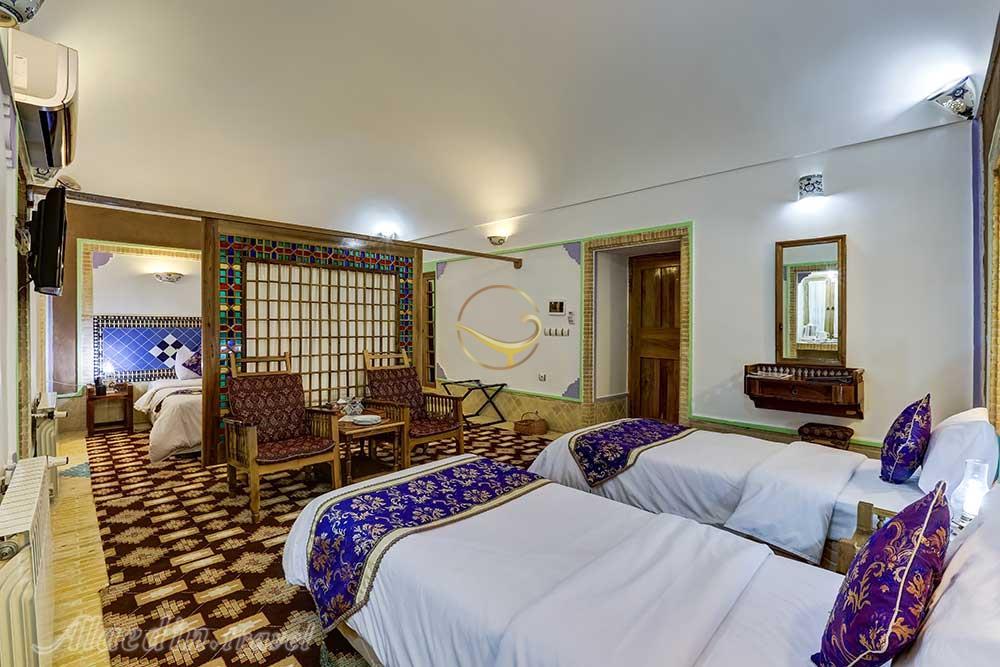 اتاق چهارتخته VIP  هتل باغ مشیرالممالک یزد | علاءالدین تراول