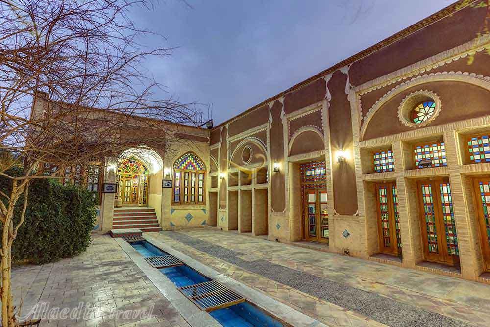 عکس های هتل باغ مشیرالممالک یزد