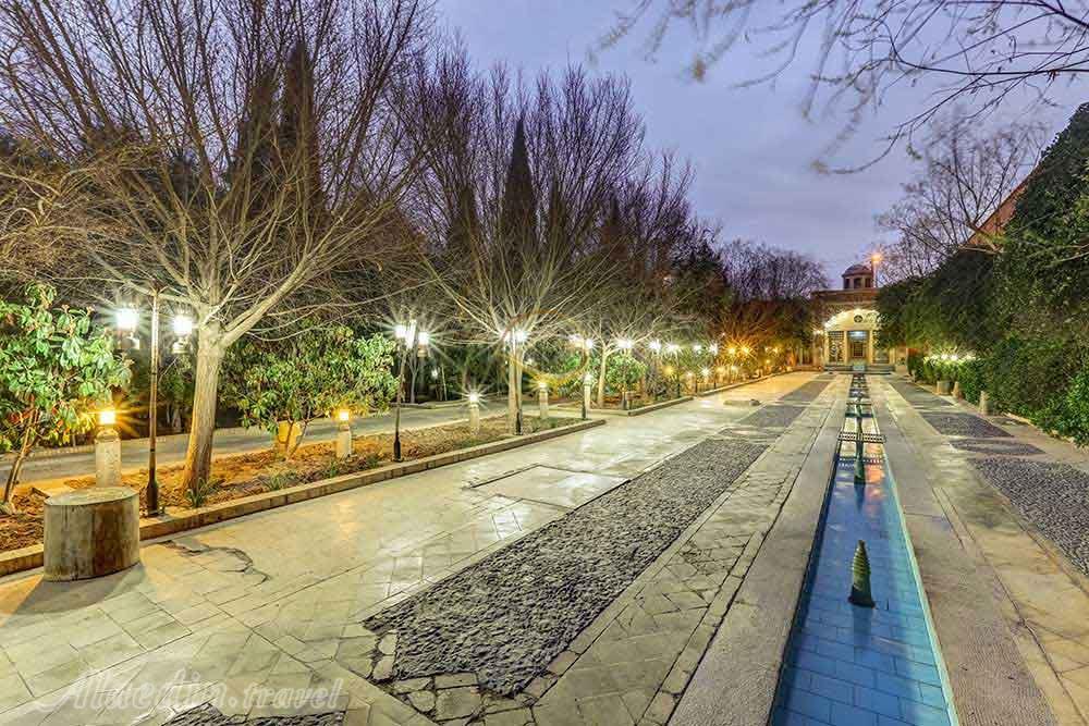 محوطه زیبای هتل باغ 4 ستاره مشیرالممالک یزد | علاءالدین تراول