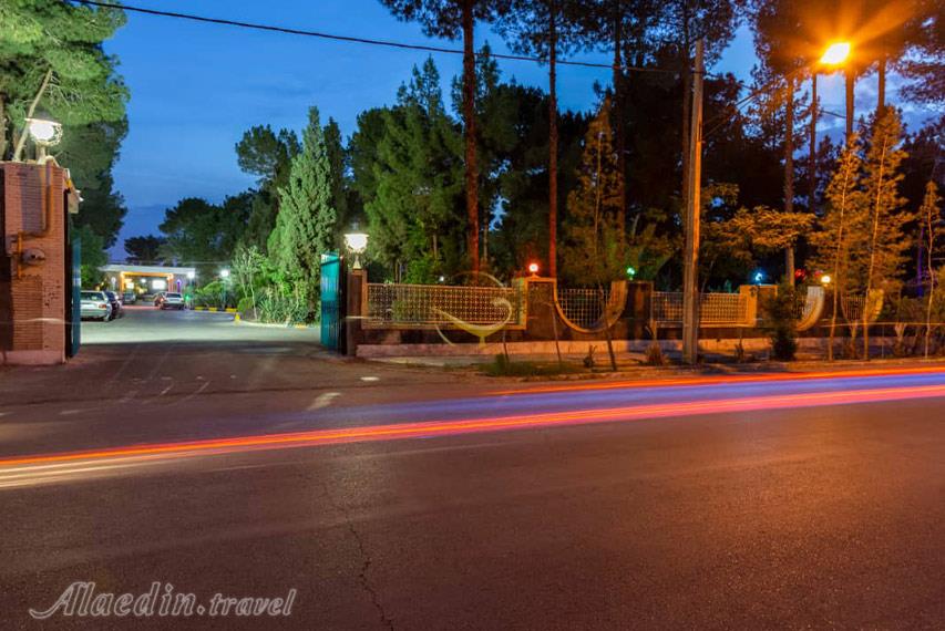 نمای بیرون هتل پارسیان آزادی یزد | علاالدین تراول