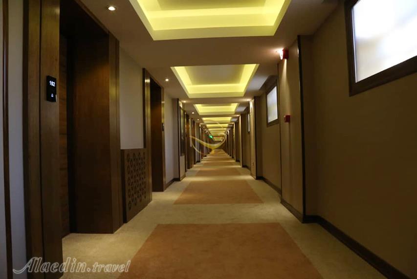 راهرو هتل پارسیان آزادی یزد | علاالدین تراول