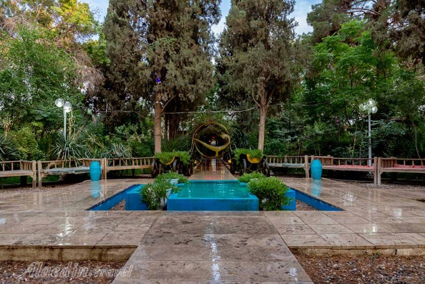 حیاط و فضای باز هتل پارسیان آزادی یزد | علاالدین تراول