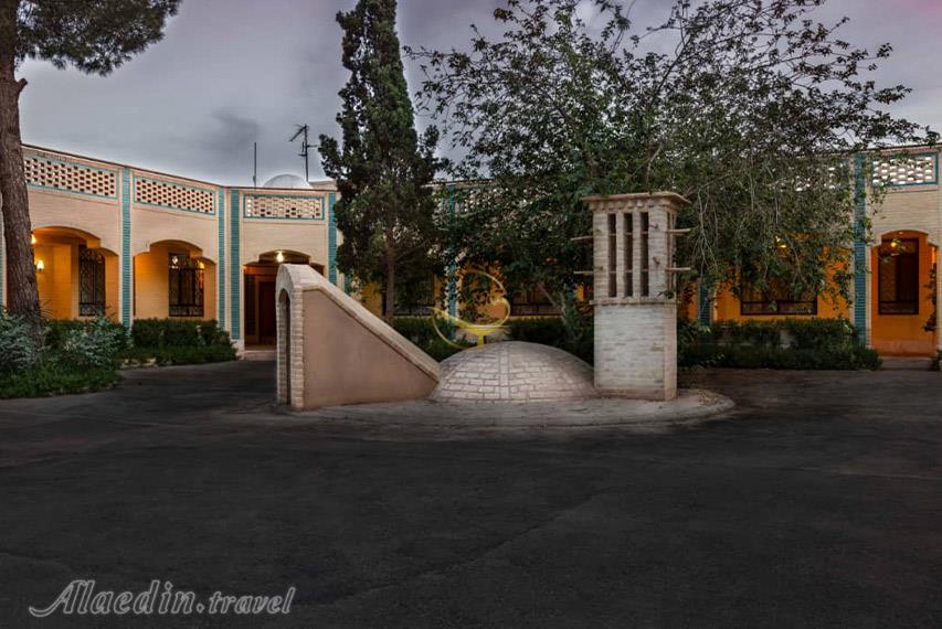 نمای بیرونی هتل پارسیان آزادی یزد | علاالدین تراول