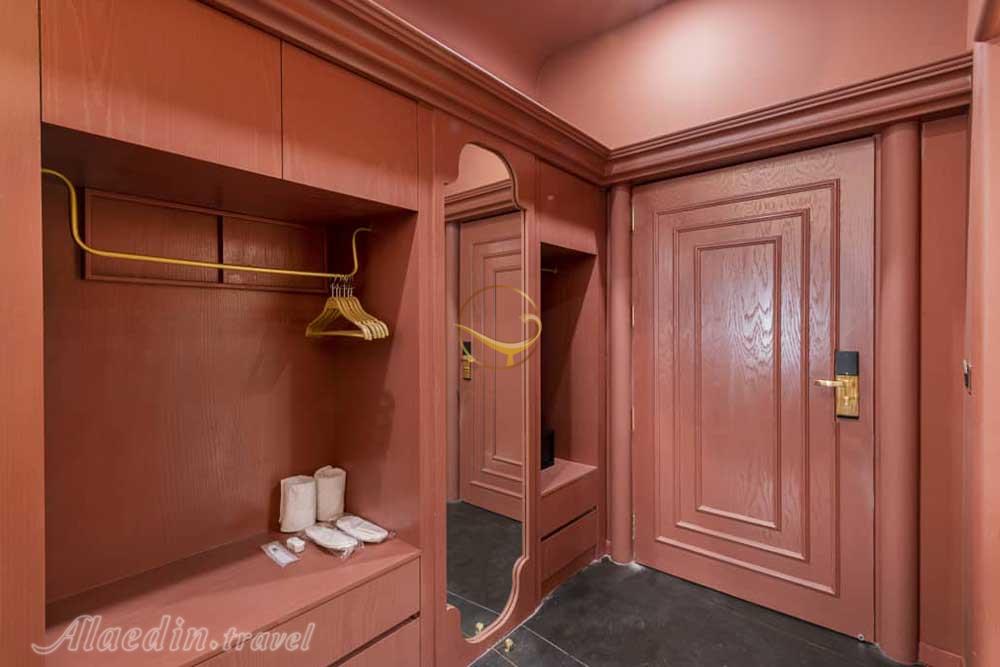 هتل سیب و نار | علاءالدین تراول