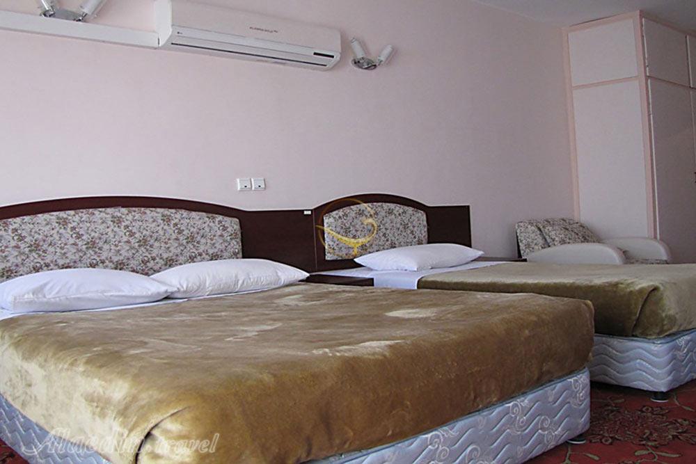اتاق سه تخته هتل 3 ستاره جهانگردی زاهدان | علاءالدین تراول