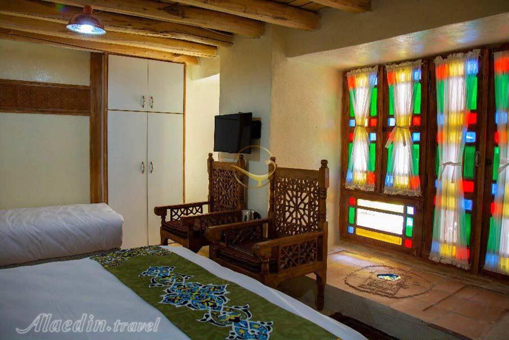 اتاق سه تخته هتل سنتی ددمان زنجان | علاءالدین تراول