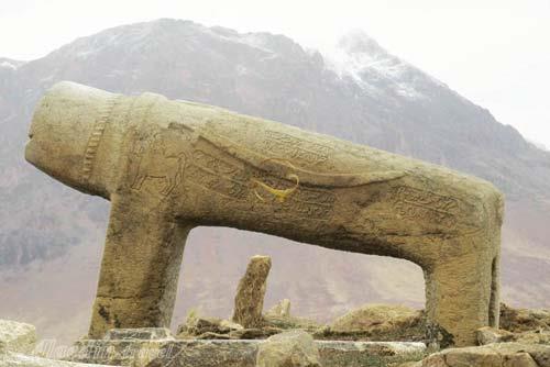 شیرهای سنگی در الیگودرز