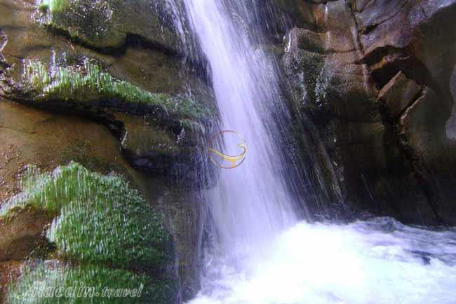 آبشار سه کنج در ماهان