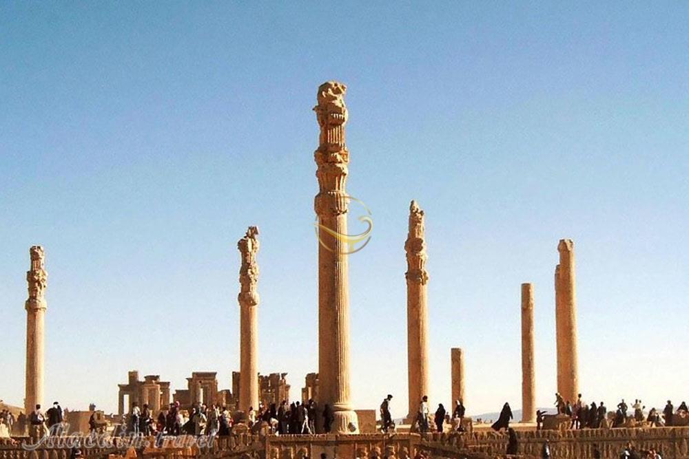 نمایی از کاخ آپادانا در تخت جمشید | علاءالدین تراول