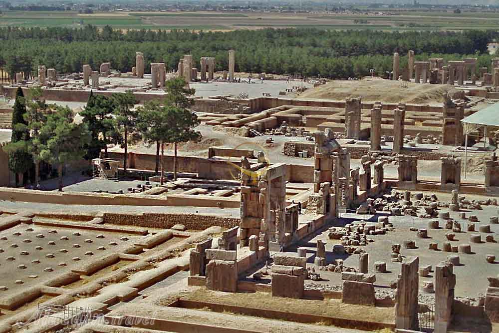 نمایی از صدستون، خزانه، تچر، هدیش و کاخ ملکه تخت جمشید | علاءالدین تراول