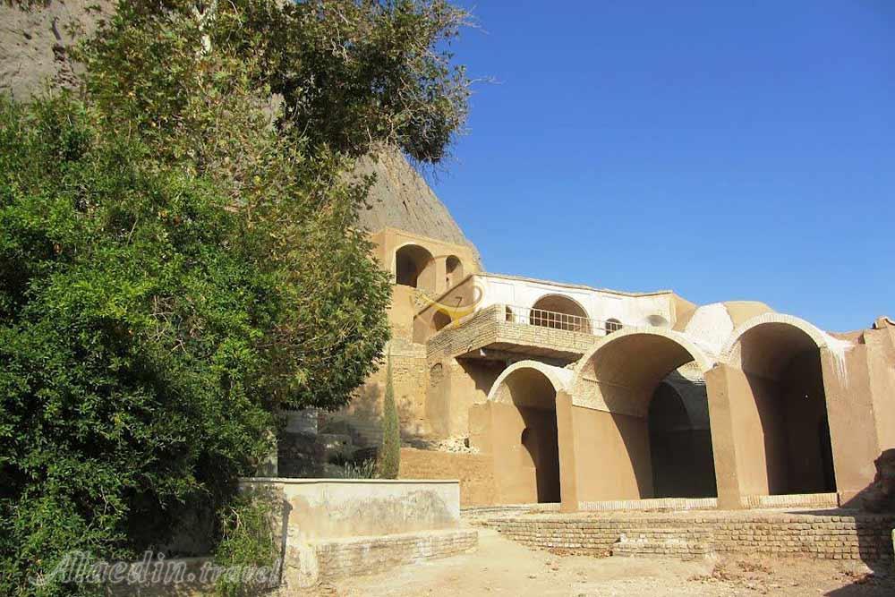 زیارتگاه پیر نارکی در مهریز | علاءالدین تراول