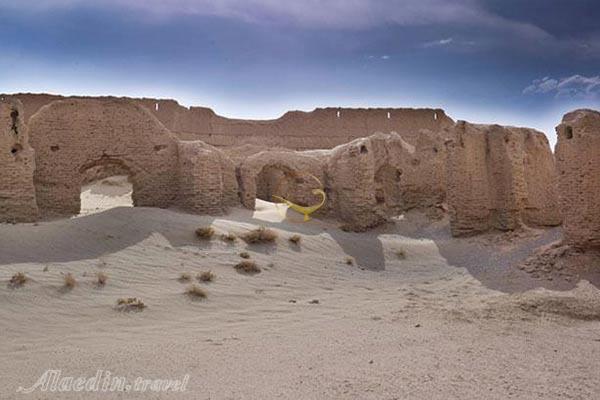 کاروانسرای سنمبر سریزد در مهریز