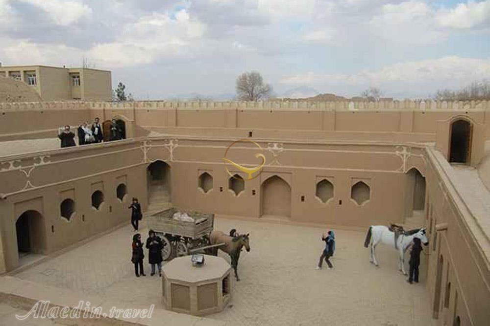 چاپارخانه میبد | علاءالدین تراول