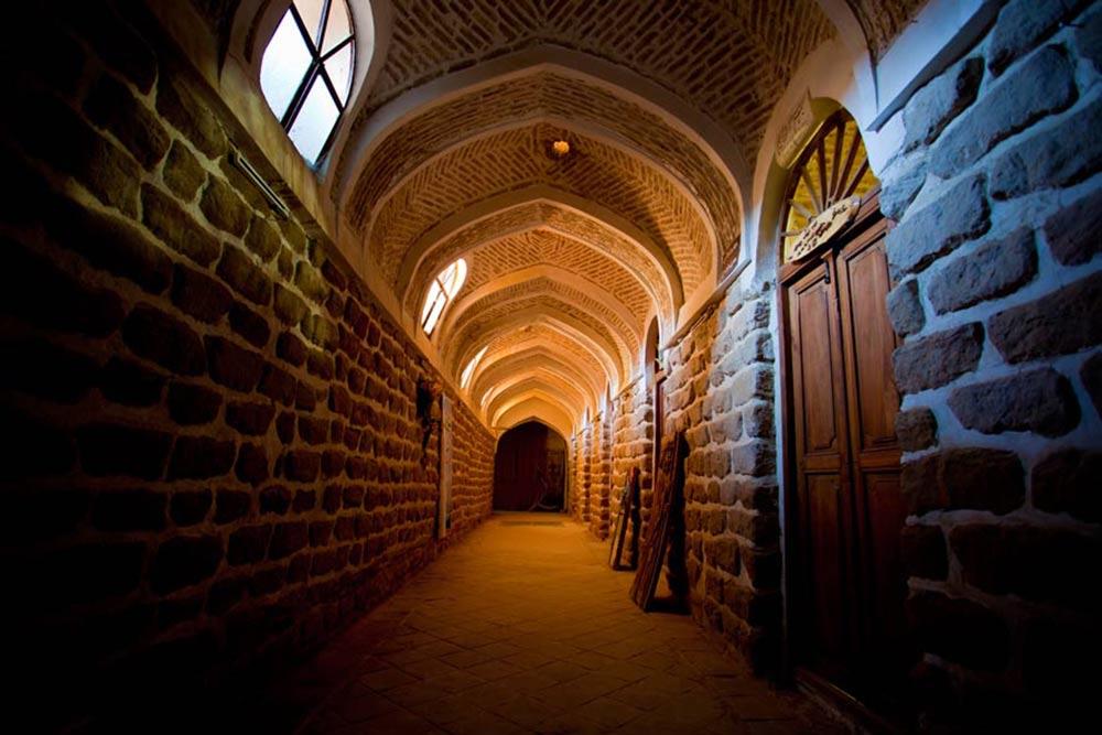 سرای افضل شوشتر | علاءالدین تراول