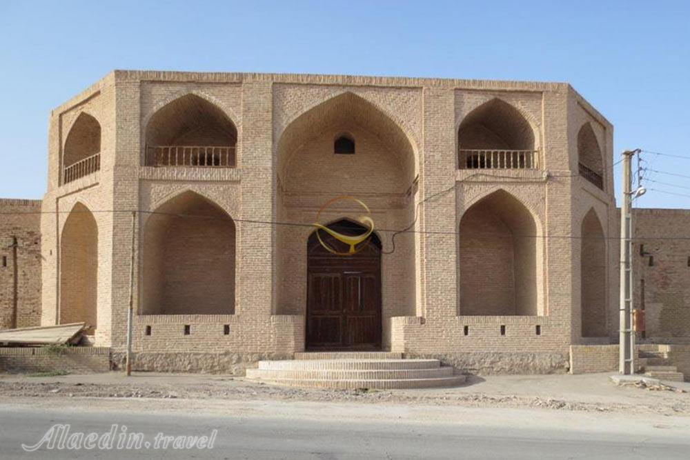 کاروانسرای ده نمک آرادان | علاءالدین تراول