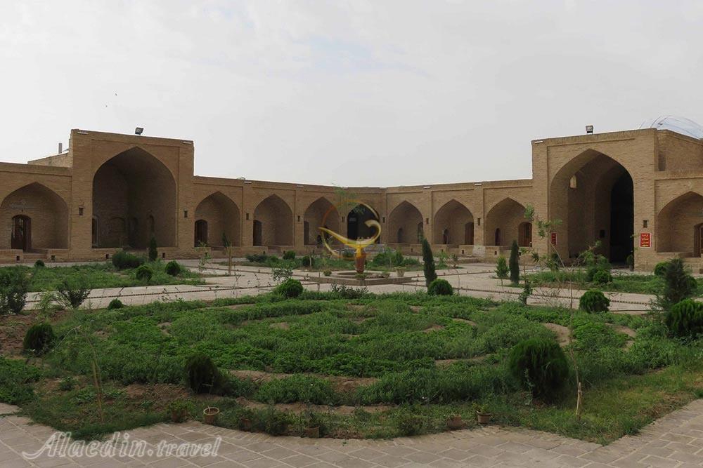 کاروانسرای ده نمک آرادان | علاءالدین تراول