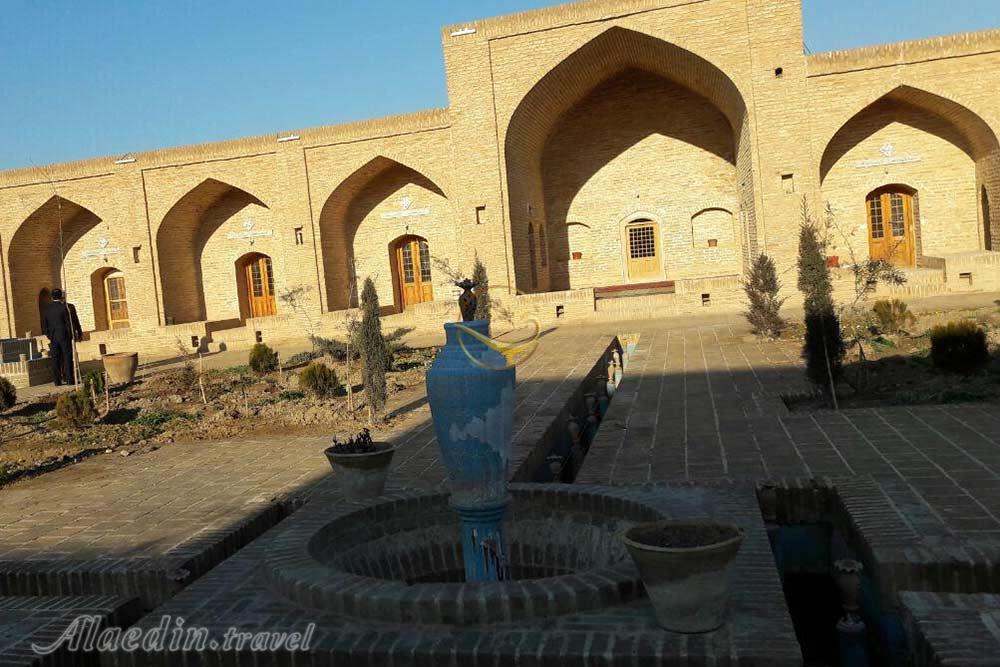 کاروانسرای ده نمک آرادان | علاءالدین تراول