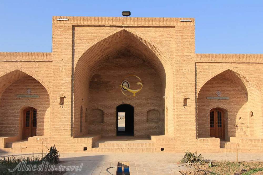کاروانسرای ده نمک آرادان | علاءالدین تراول