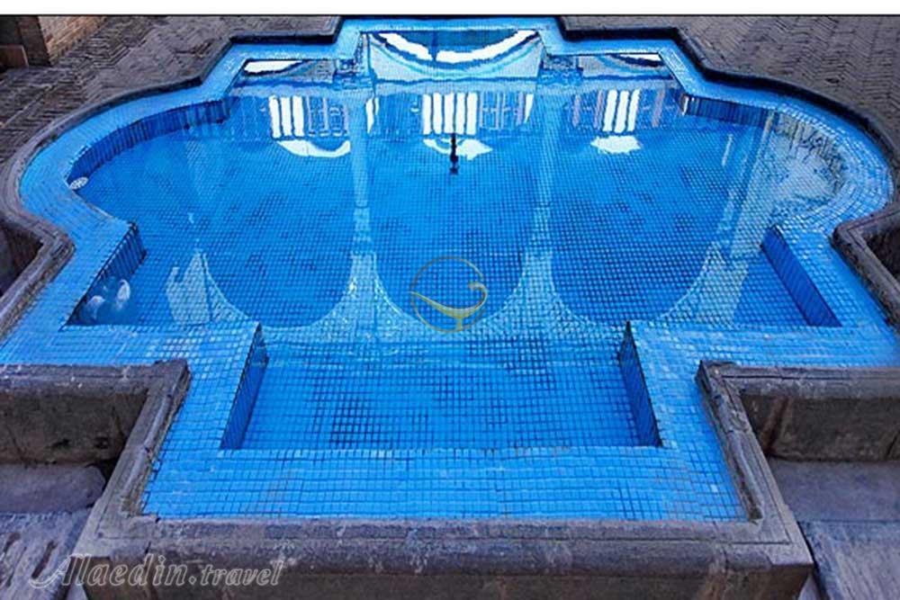 حیاط خانه حسن پور اراک | علاءالدین تراول